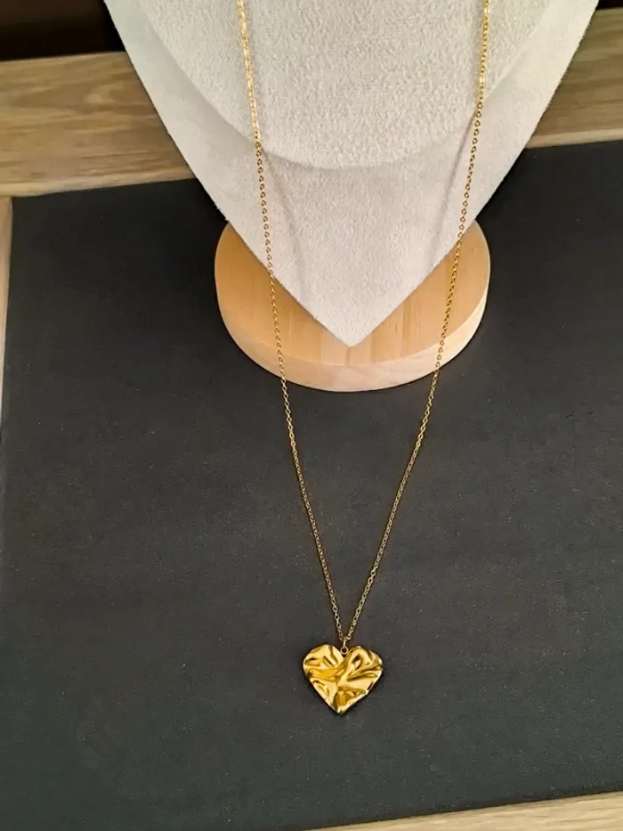Sautoir ou collier long avec cœur plein martelé - photo numéro 3