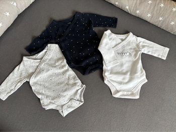 Lot de 3 bodys kiabi 1mois