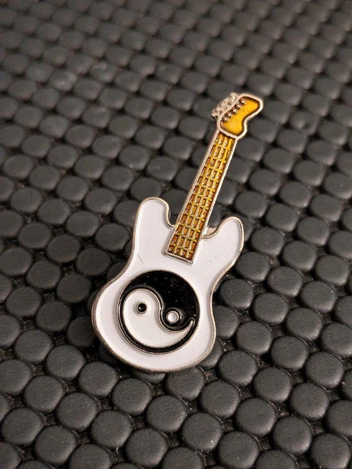 Pin's Guitare 🎸 Yin Yang