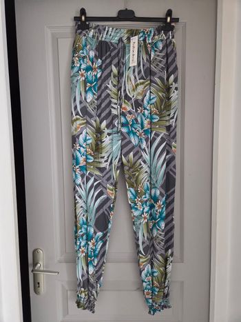 💜🌸jolie pantalon femme fluide taille L/XL neuf  gris. Fleuries  🌸💜