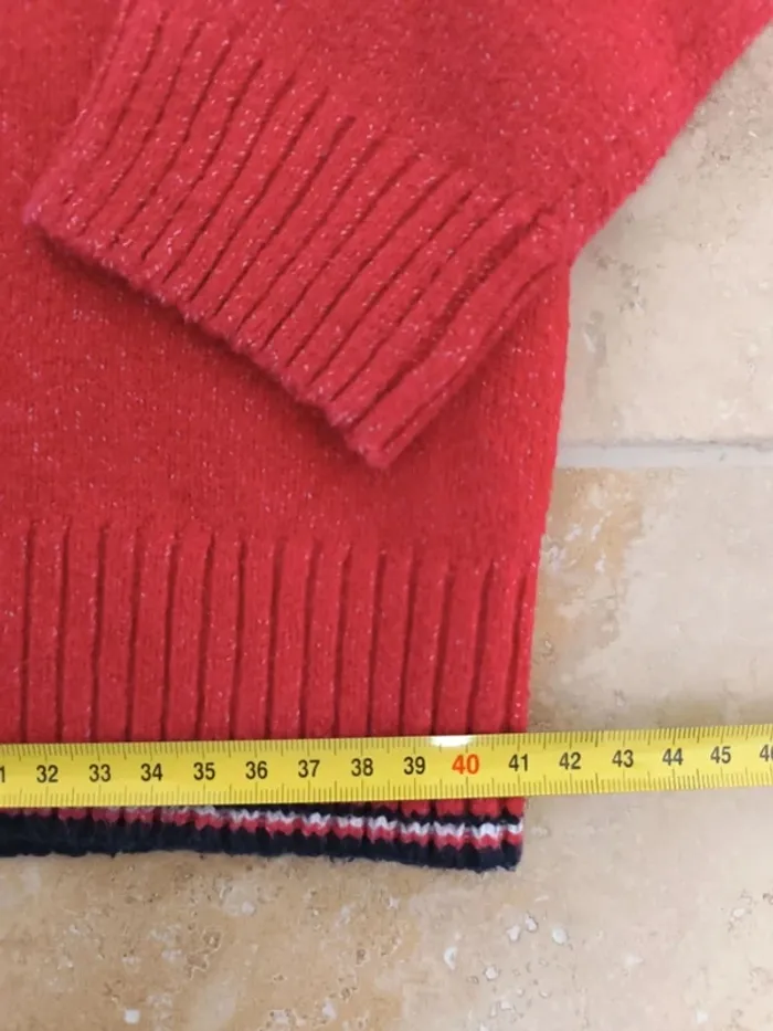 Joli pull rouge col V bouton femme Tommy Hilfiger avec logoo chic comme neuf S selon mesures - photo numéro 9