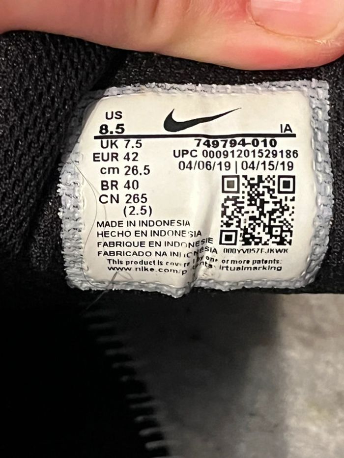 Paire de baskets Nike T. 42 homme - photo numéro 6