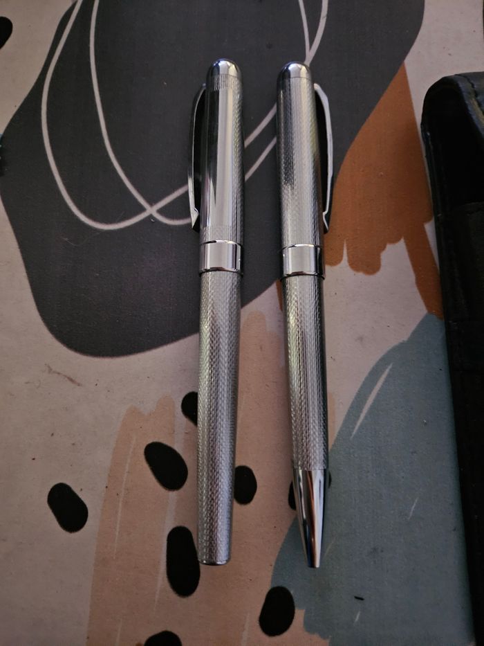 Deux  tylo  1 plume 1tylo plus pochette