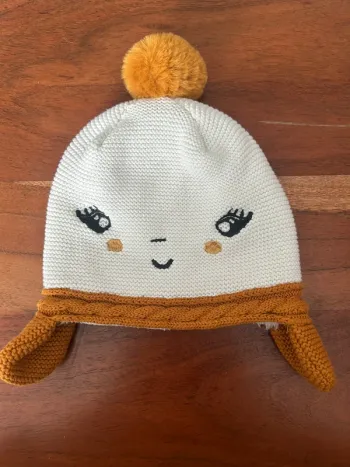 Bonnet cache oreille et pompon