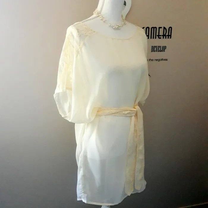 Robe blanche écru dentelle avec ceinture neuve taille M/L - photo numéro 3
