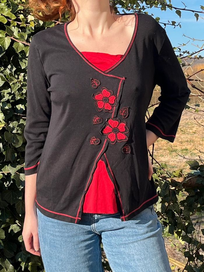 Haut manches 3/4 avec fleurs, 100% coton - rouge et noir
