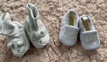 Lot de 2 paires de chaussons Kiabi naissance