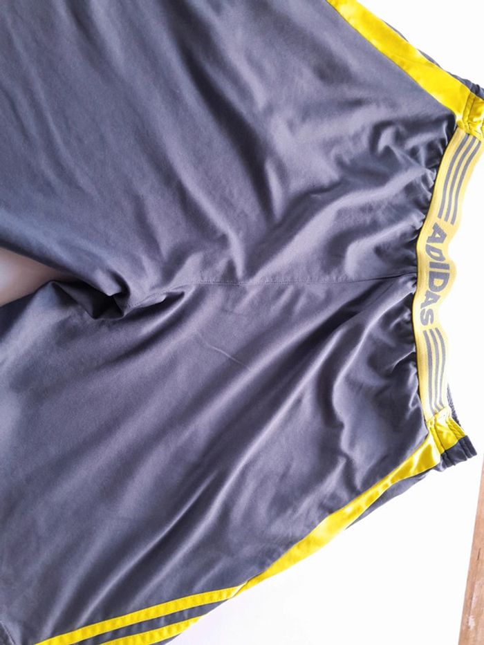 Short adidas taille M - photo numéro 10