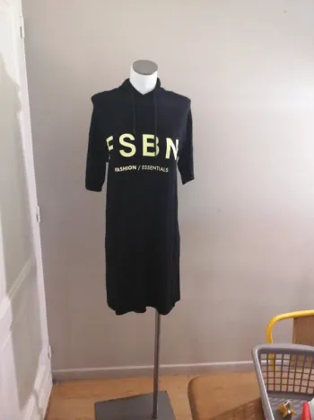 Robe à manches courtes à capuche fb sister Taille S