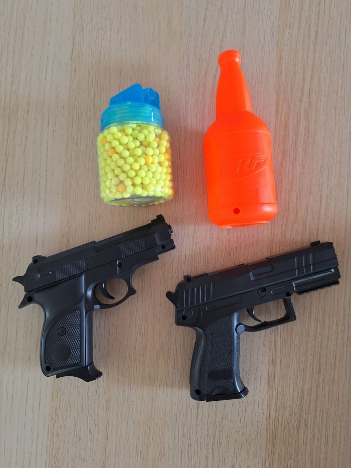 Jouet pistolet à billes avec 1 cible et 1 lot de billes.
