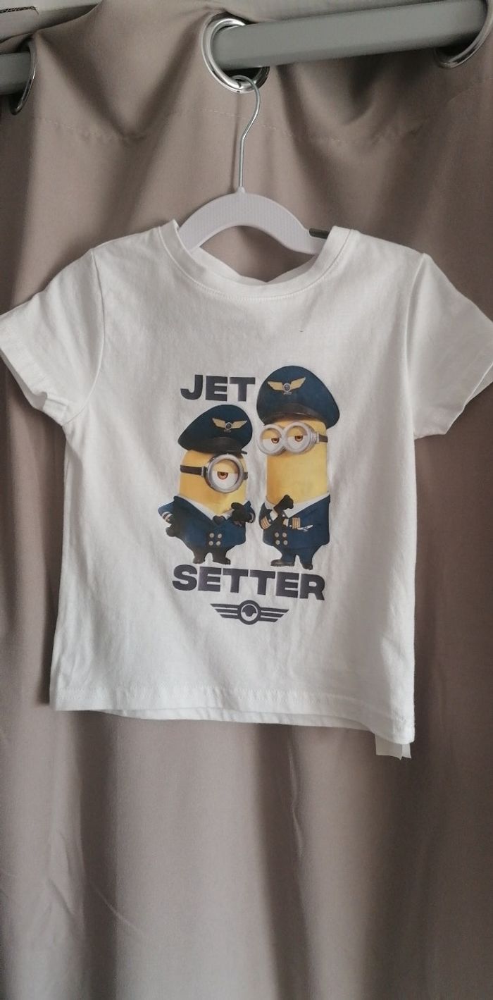 T-shirt minion