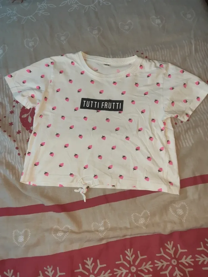 Crop top fraises 11/12 ans