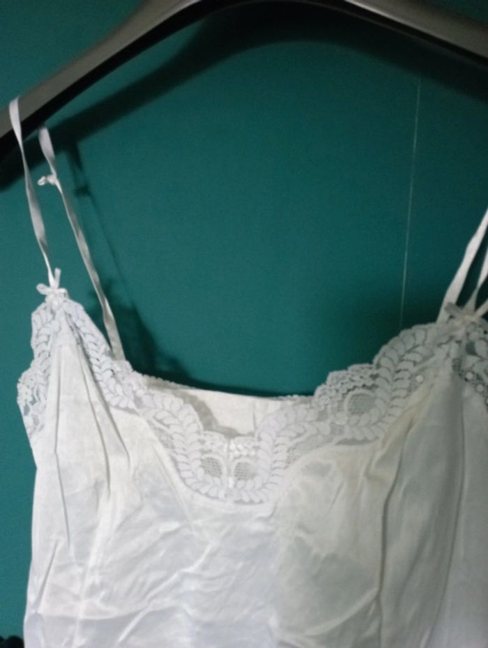 Top lingerie blanc satin et dentelle - photo numéro 2