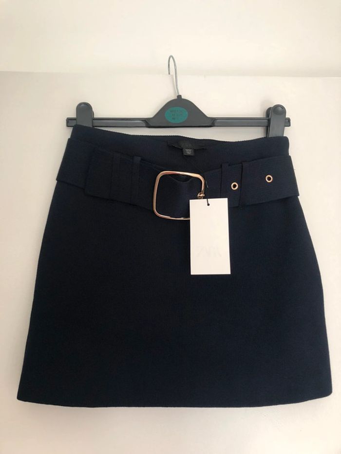Superbe belle mini jupe en maille taille haute avec ceinture Zara neuve avec étiquette taille S - photo numéro 2