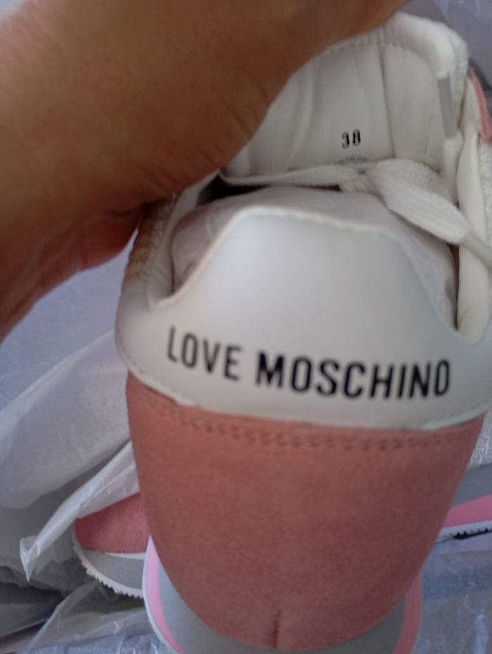 Baskets Moschino taille 37 - photo numéro 2