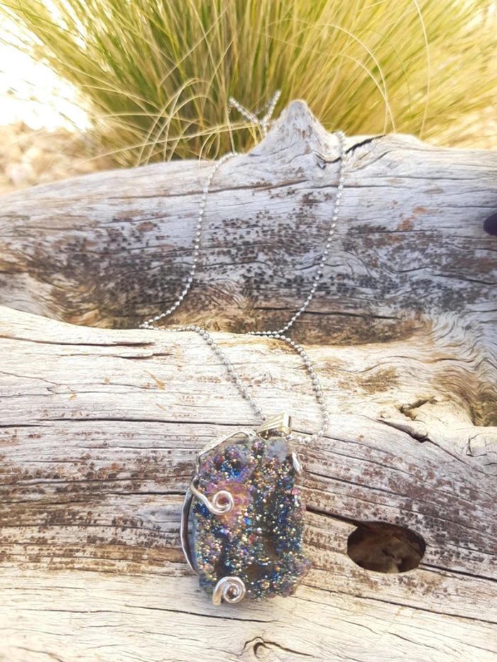 Collier fantaisie serti agate druzy