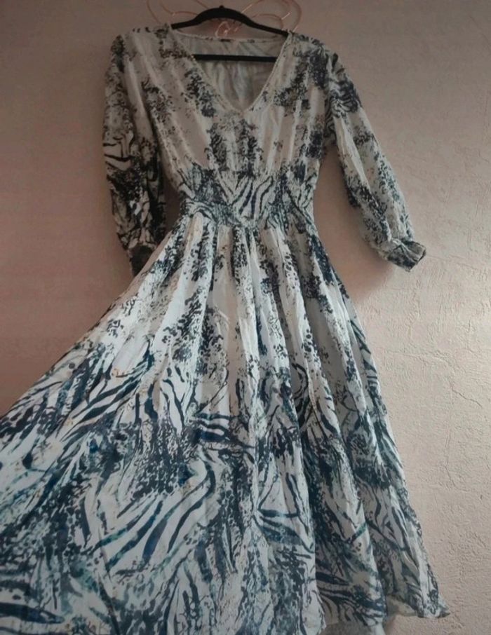 Robe mi-longue, col V , légère, taille 38 . Exetera - photo numéro 4