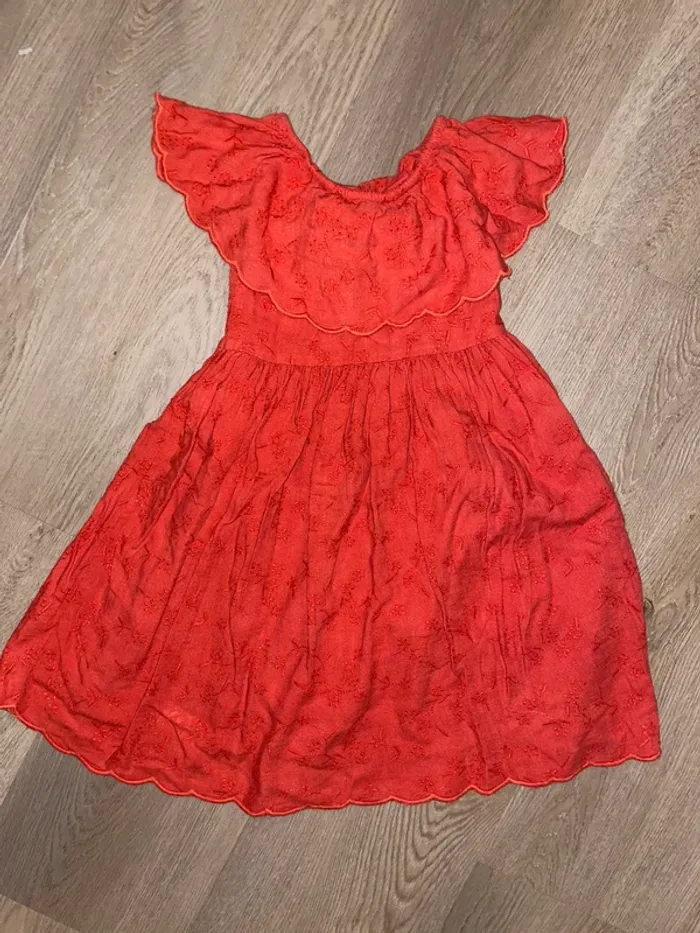 Robe rouge taille 6 ans