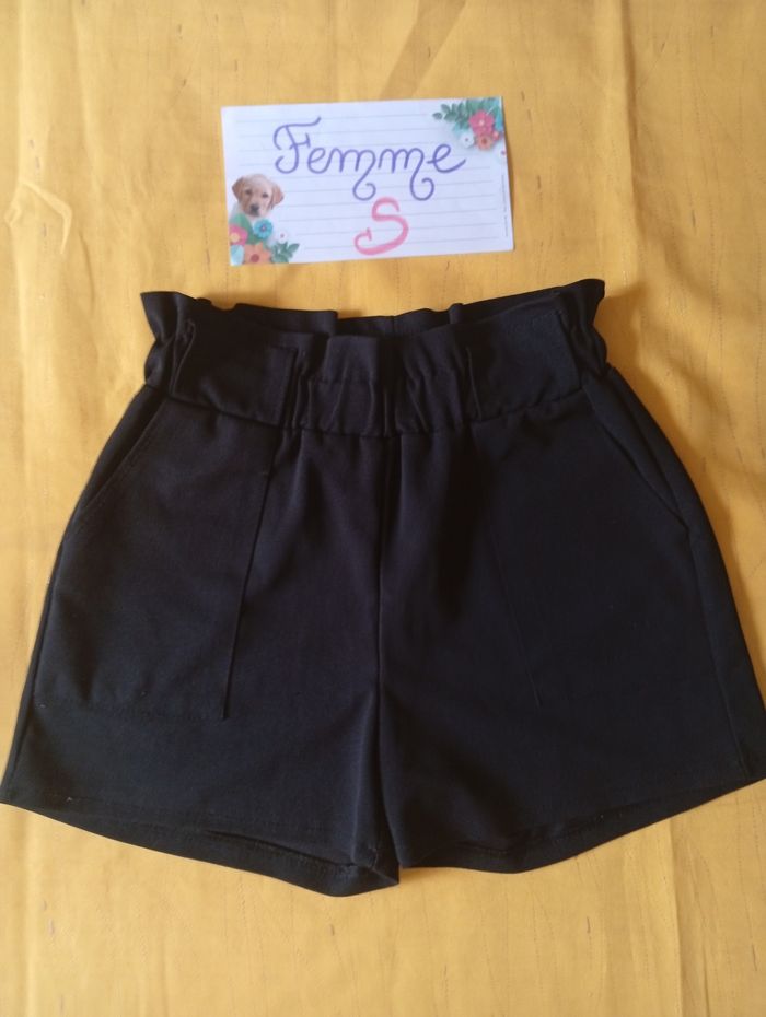 Short noir taille haute taille S