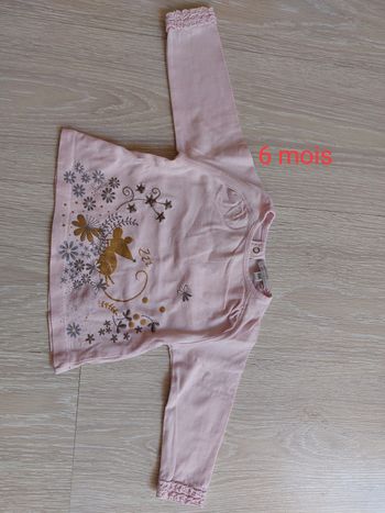 T-shirt manche longue rose en bon état de marque "Grain de blé". Possibilité de faire des lots