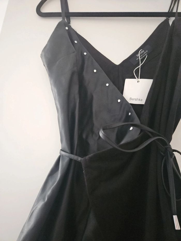 Robe de soirée noire Bershka - photo numéro 2