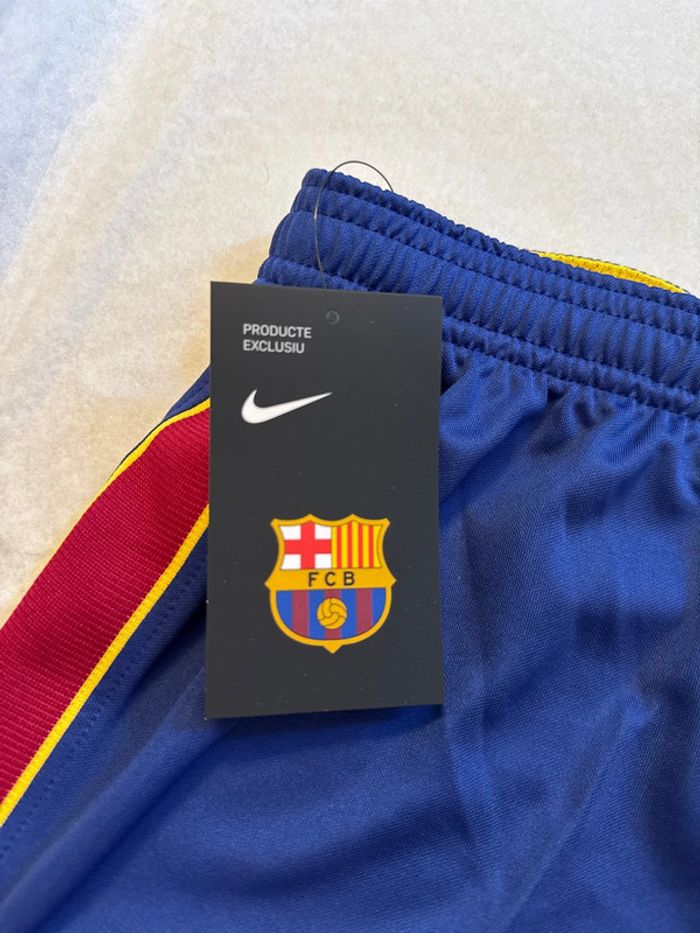 Short de foot Nike équipe FC Barcelone avec chaussettes taille 10/12 ans authentique neuf - photo numéro 7