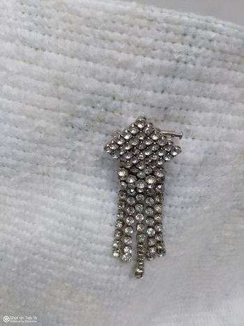 Très belle et imposante broche vintage ornée de strass er
