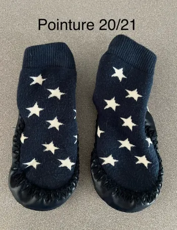 Chaussons chaussettes en maille fine semelle cuir bleu/etoiles  pointure 20/21 H&M