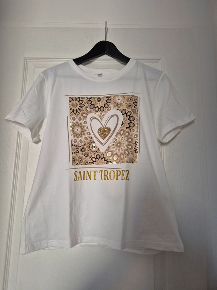 Tee-shirt neuf taille unique Saint Tropez