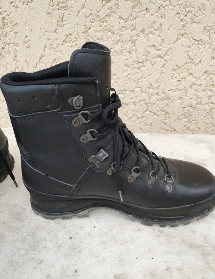 Chaussures de randonnée - Moutain boots GTX Lowa - taille 44 - photo numéro 3