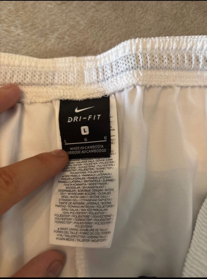 Short Nike taille L - photo numéro 3
