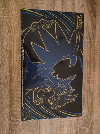 Coffret ultra Premium Pokémon Flammes Fantasmagoriques ME02