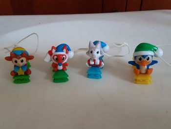 Lot 4 figurines Noël Kinder