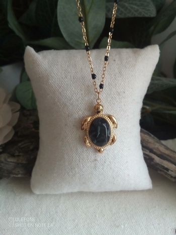 Collier tortue noire