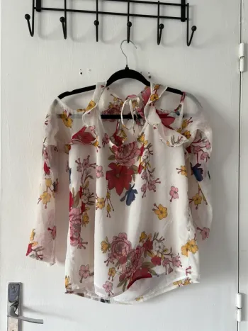 Blouse Jennyfer crème épaules ouvertes