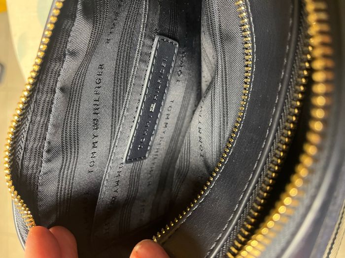 sac bandouillere tommy Hilfiger - photo numéro 4