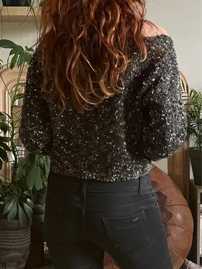 Pull crop en maille épaulés dénudées - noir, gris et blanc - photo numéro 9