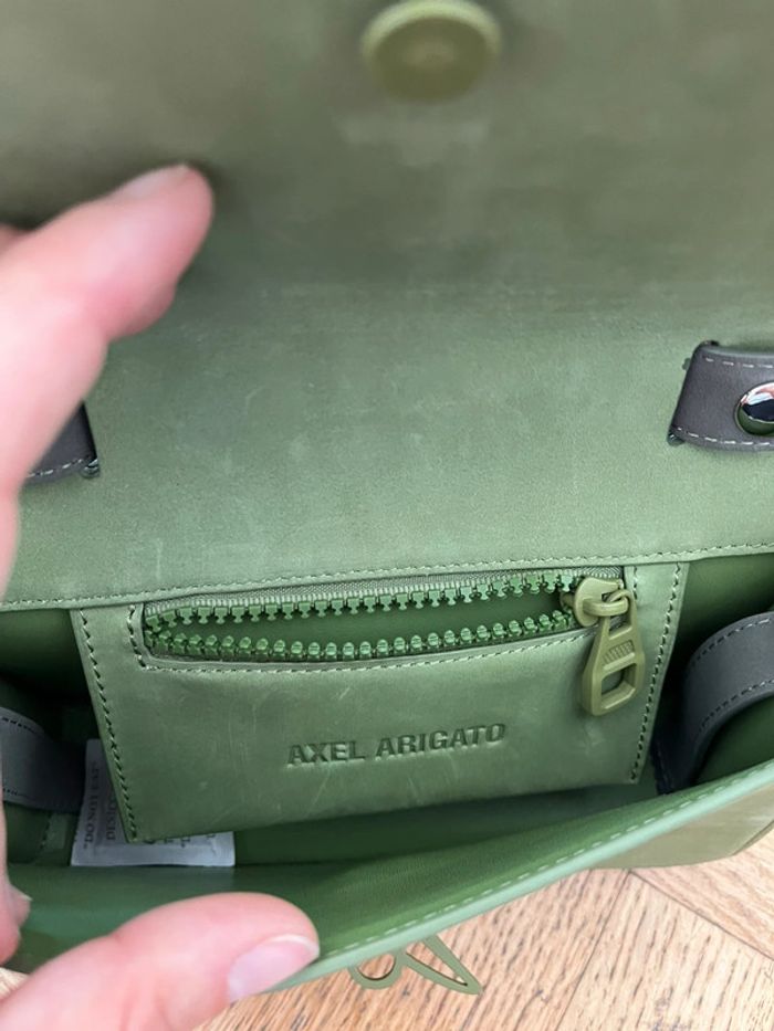 Petit sac vert marque arigato Très bon état - photo numéro 7