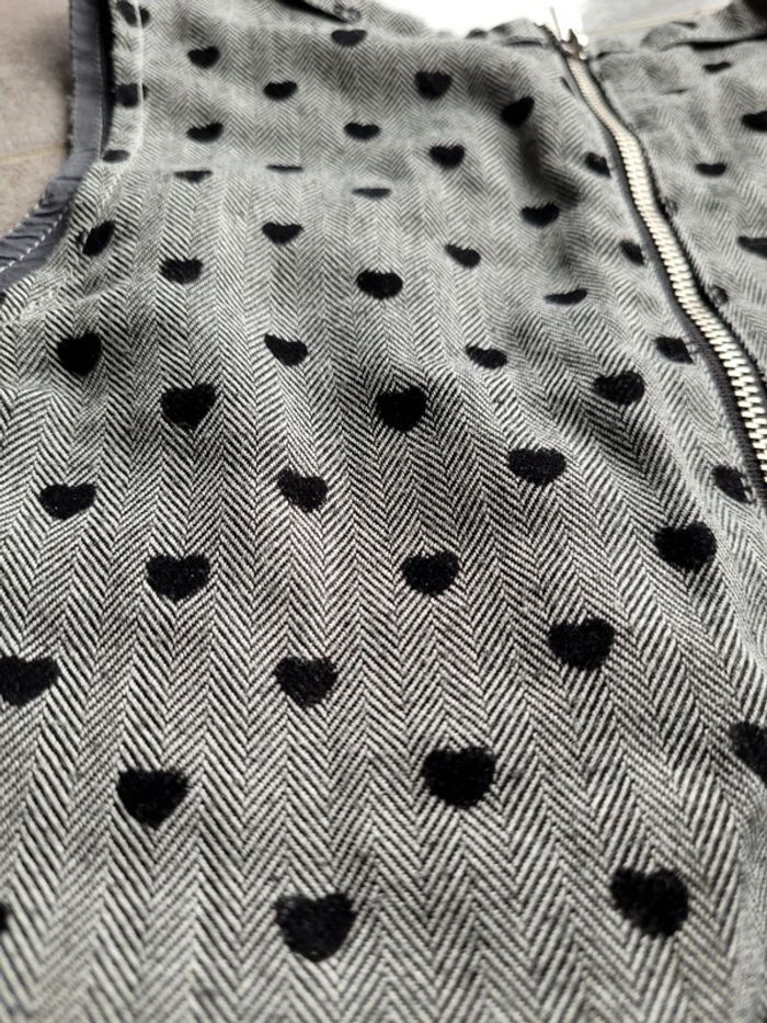 Robe grise motifs cœurs noirs - photo numéro 3