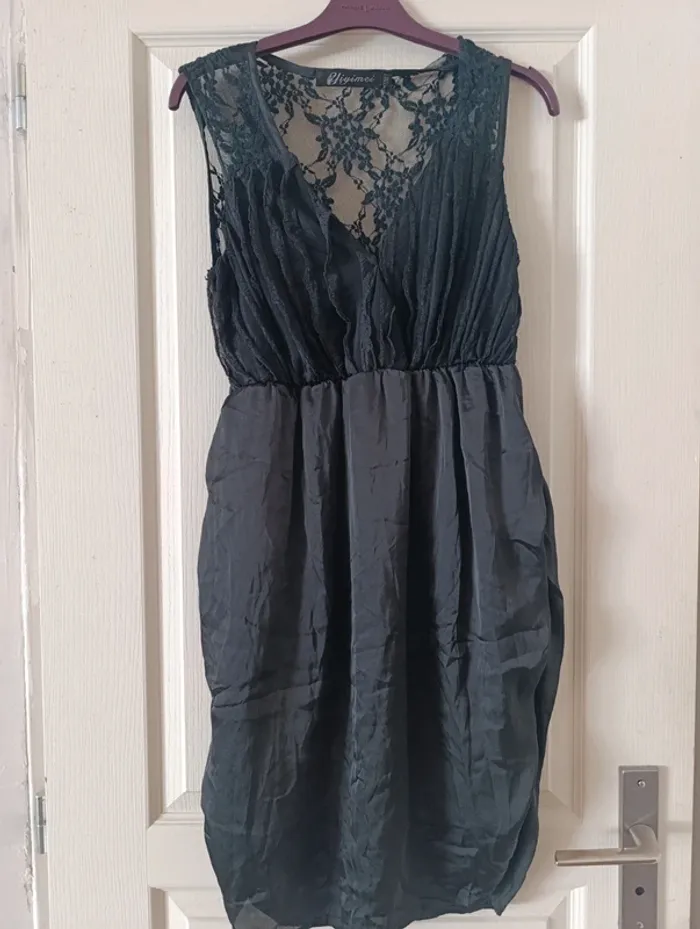 Robe satinée et dentelle L/XL
