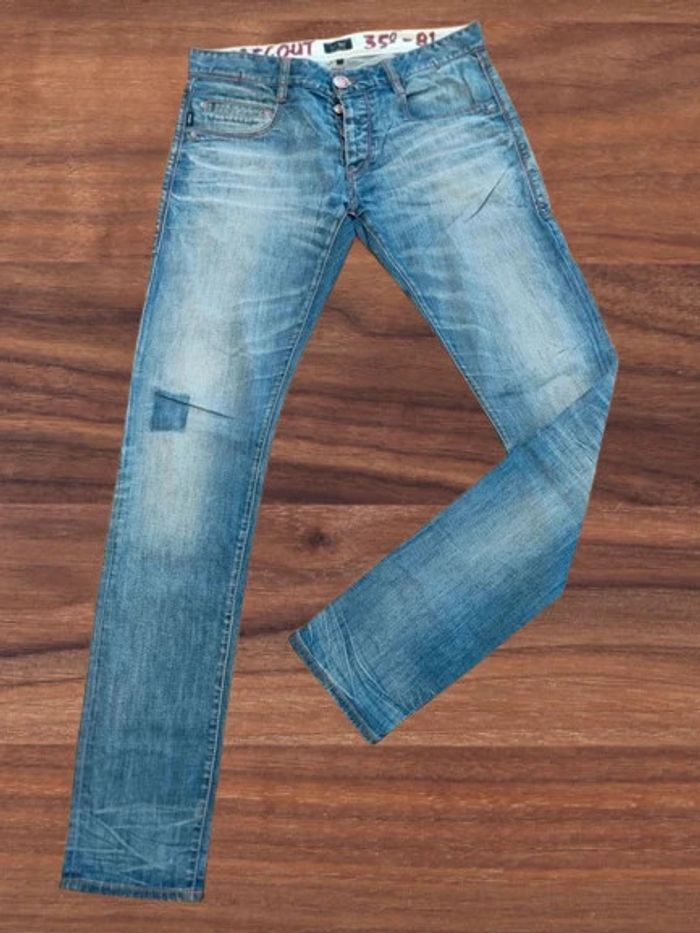 Jean homme Armani Taille 31 US correspond à un 38 / 40