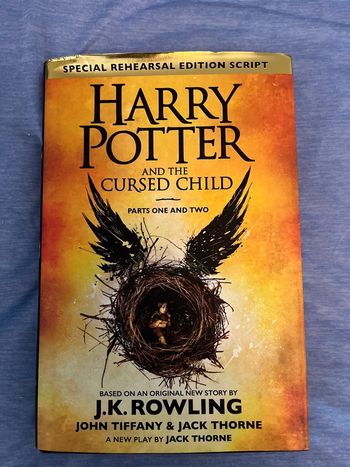 Exceptionnel ! Livre Harry Potter and the Cursed Child en anglais.