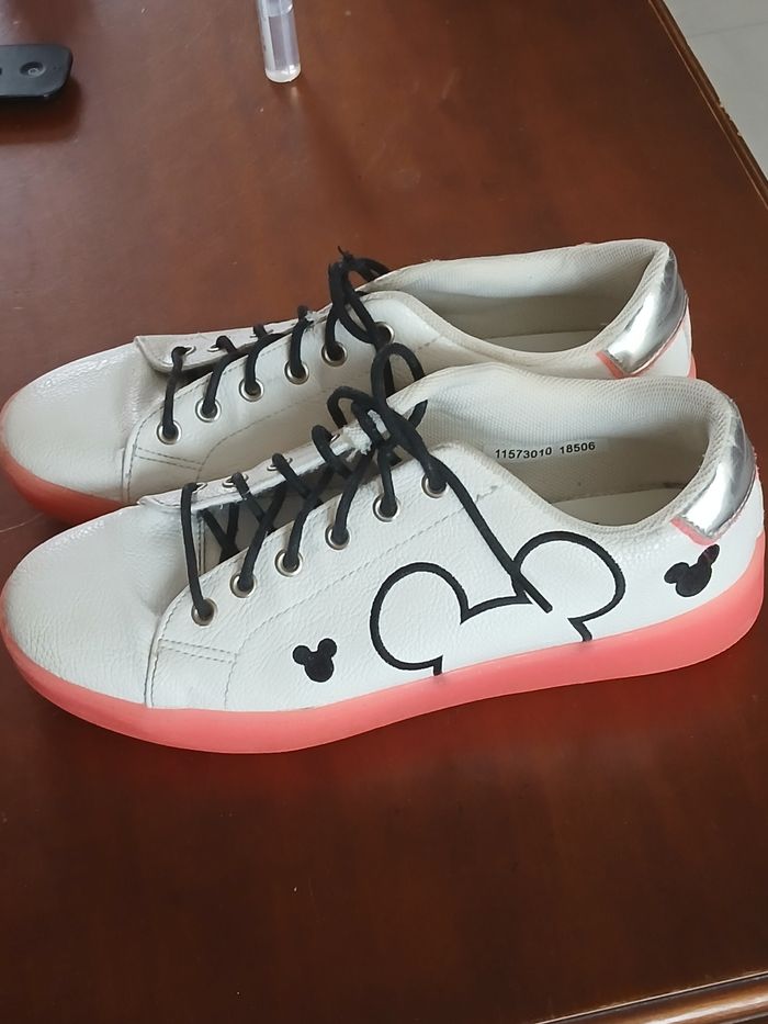 Baskets Mickey Mouse pointure 38 - photo numéro 2