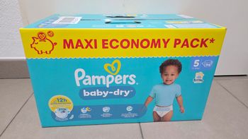 94 couches pampers  taille 5