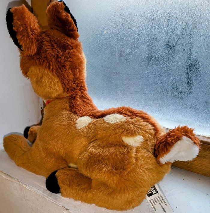 Peluche animaux animal Biche avec Papillon Walt Disney Bambi couché marron 30 cm - photo numéro 3