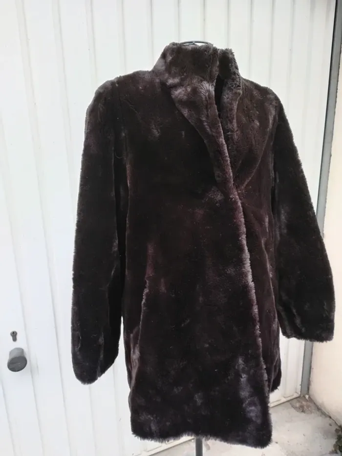 Manteau fausse fourrure - photo numéro 2