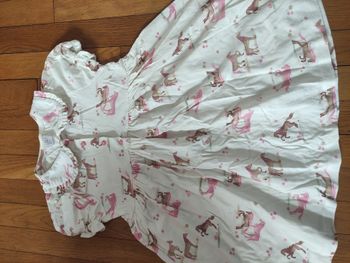 Robe arrive aux genoux