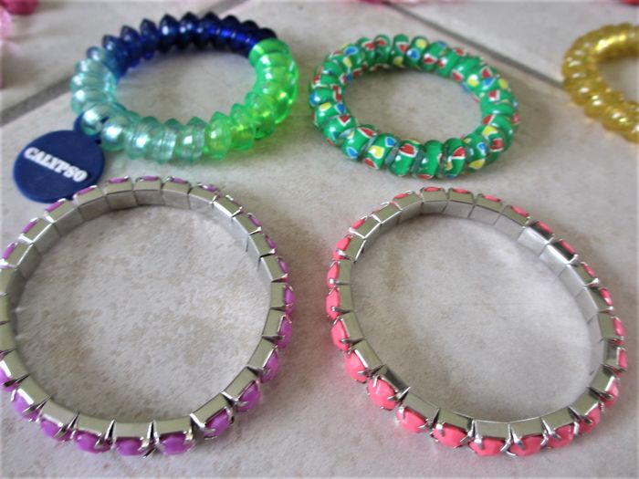 Lot colliers, bracelets, chouchous ressort, bagues - photo numéro 6