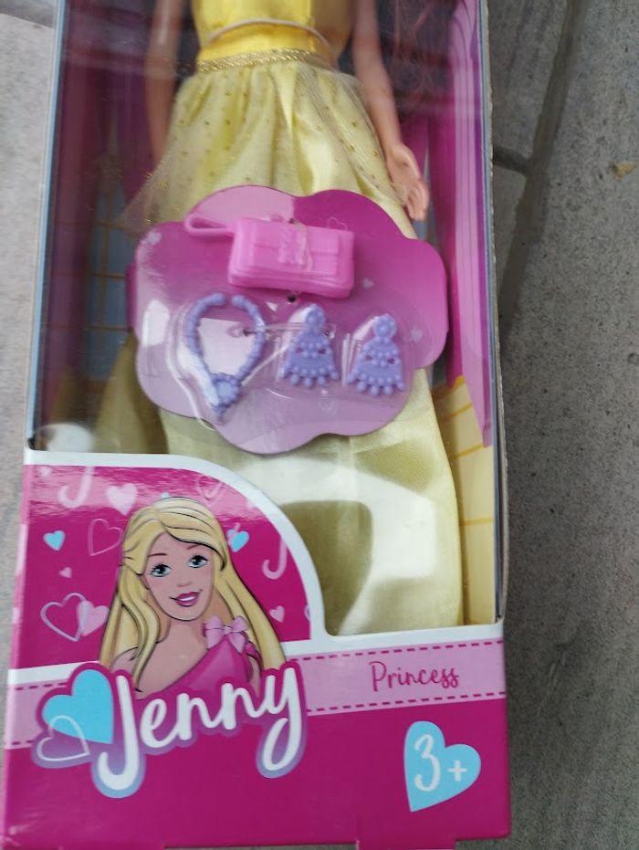 Poupées Jenny Princesse Robe Jaune - photo numéro 4