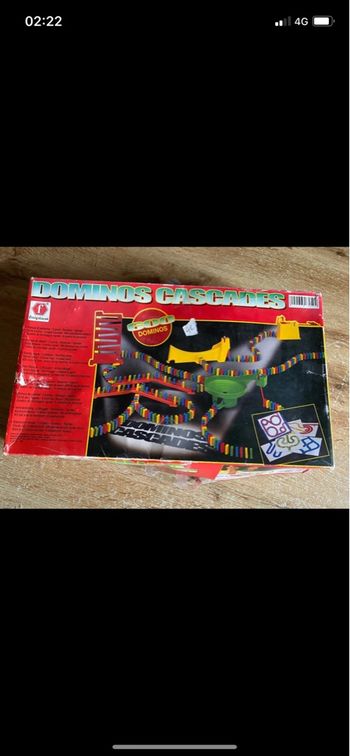 Jeux de société dominos cascade